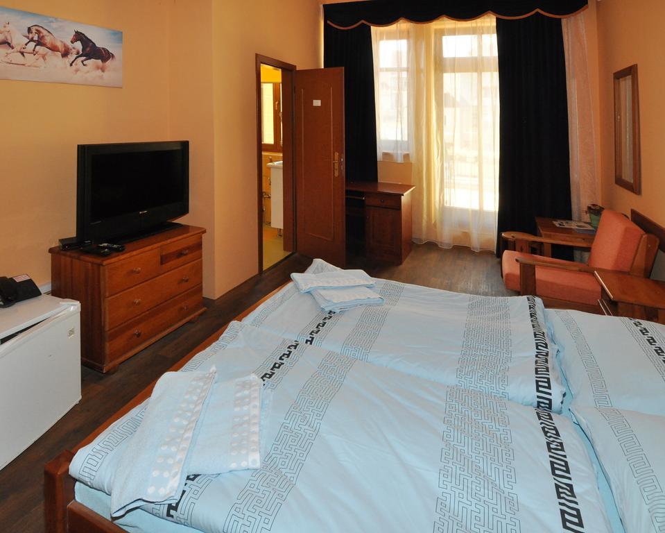 Hotel U Radnice Louny Extérieur photo