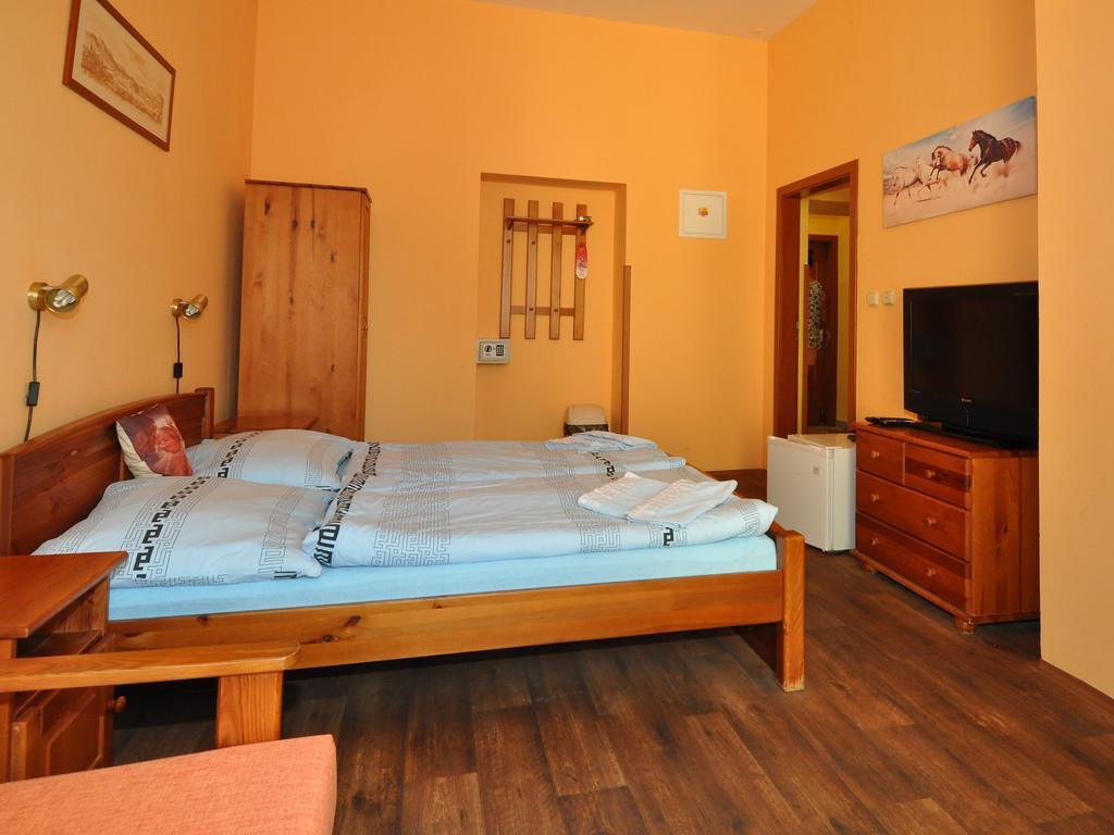 Hotel U Radnice Louny Extérieur photo