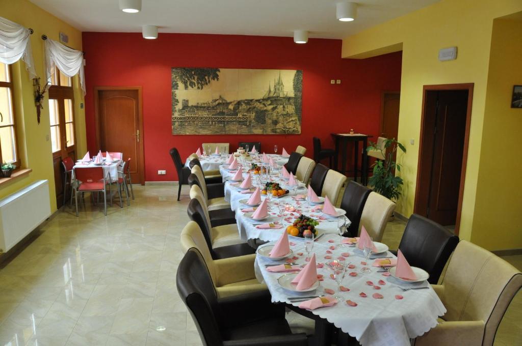 Hotel U Radnice Louny Extérieur photo